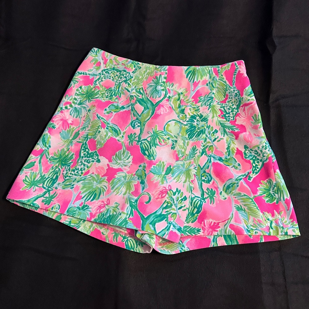 Lilly Pulitzer Stunning Pink and Green Skort Size 2. Dimensions included.